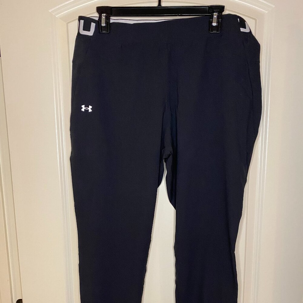 Under armour L Black vanish woven pants